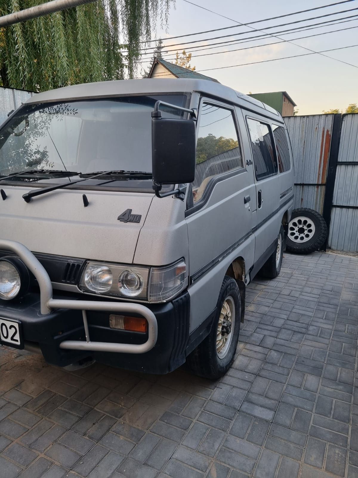 Автомобиль Mitsubishi Delica