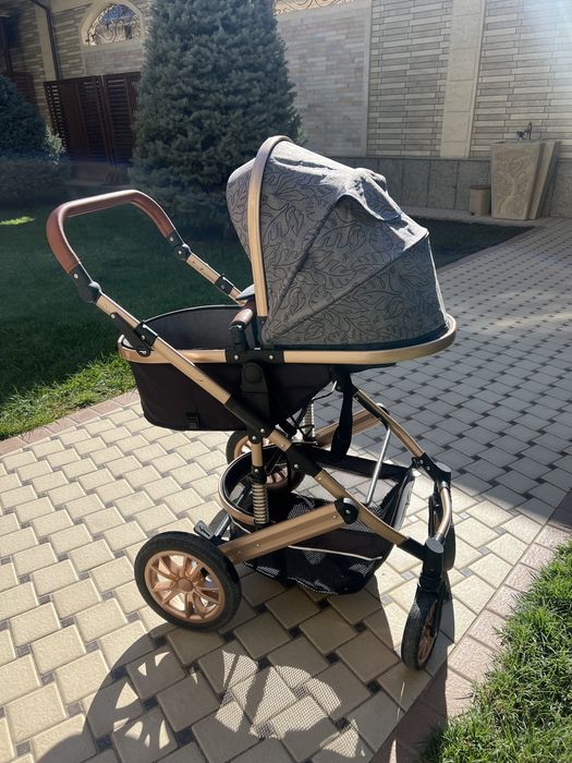 Коляска отличного качества в хорошем состоянии