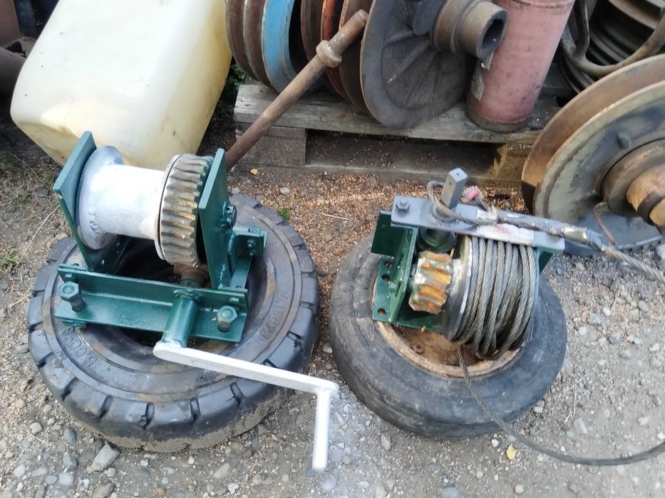 Troliu tractoras in 2 pistoane motocultor