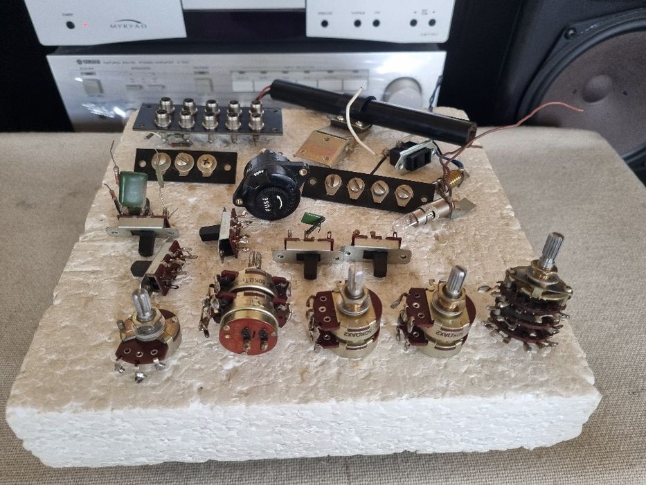 Pachet Potentiometre Alps, Comutatoare, etc. Perfecta stare.