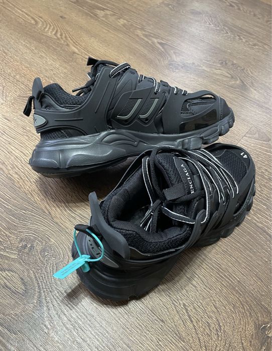 Balenciaga track