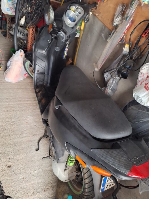 Скутери Benelli 491 и Piaggio NRG