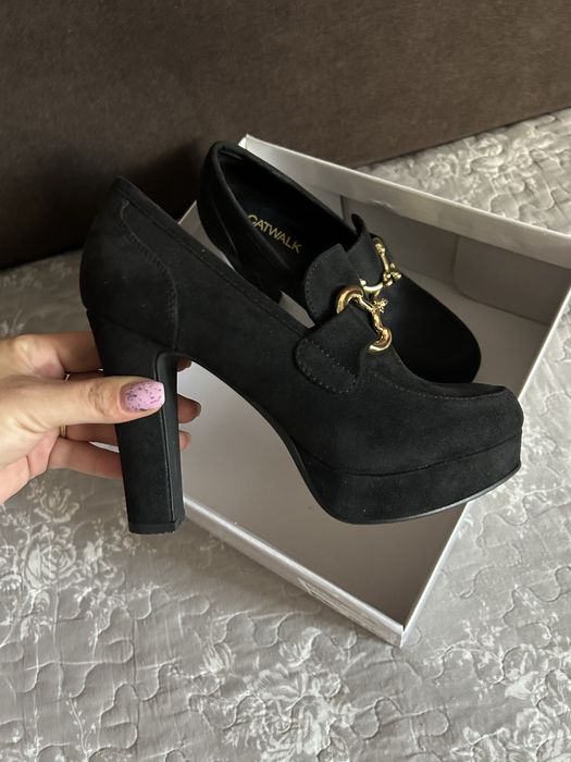 Pantofi catwalk purtați o singura data