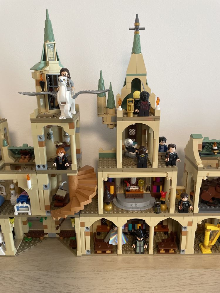 Set Lego Harry Potter Castelul Hogwarts și coliba lui Hagrid