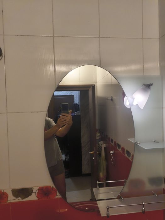 Запазени стъклен умивалник и огледало