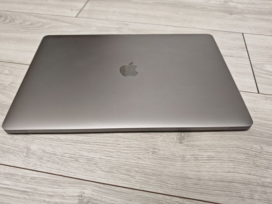 MacBook pro 2016 15" i7 16gb  512ssd