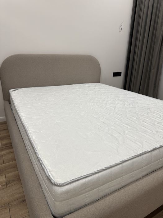 Кровать с матрасом