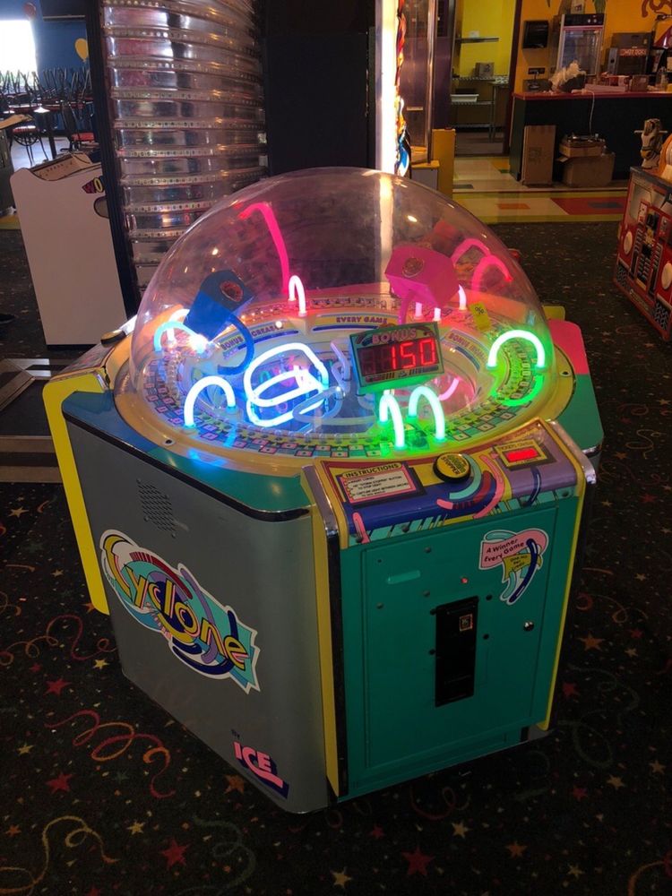 Vand 2 aparate jocuri electronice arcade