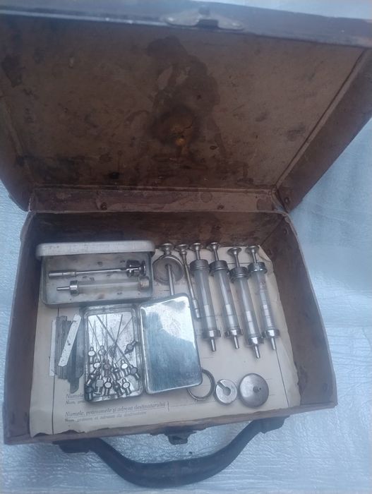 Trusa  veche doctor posibil veterinar