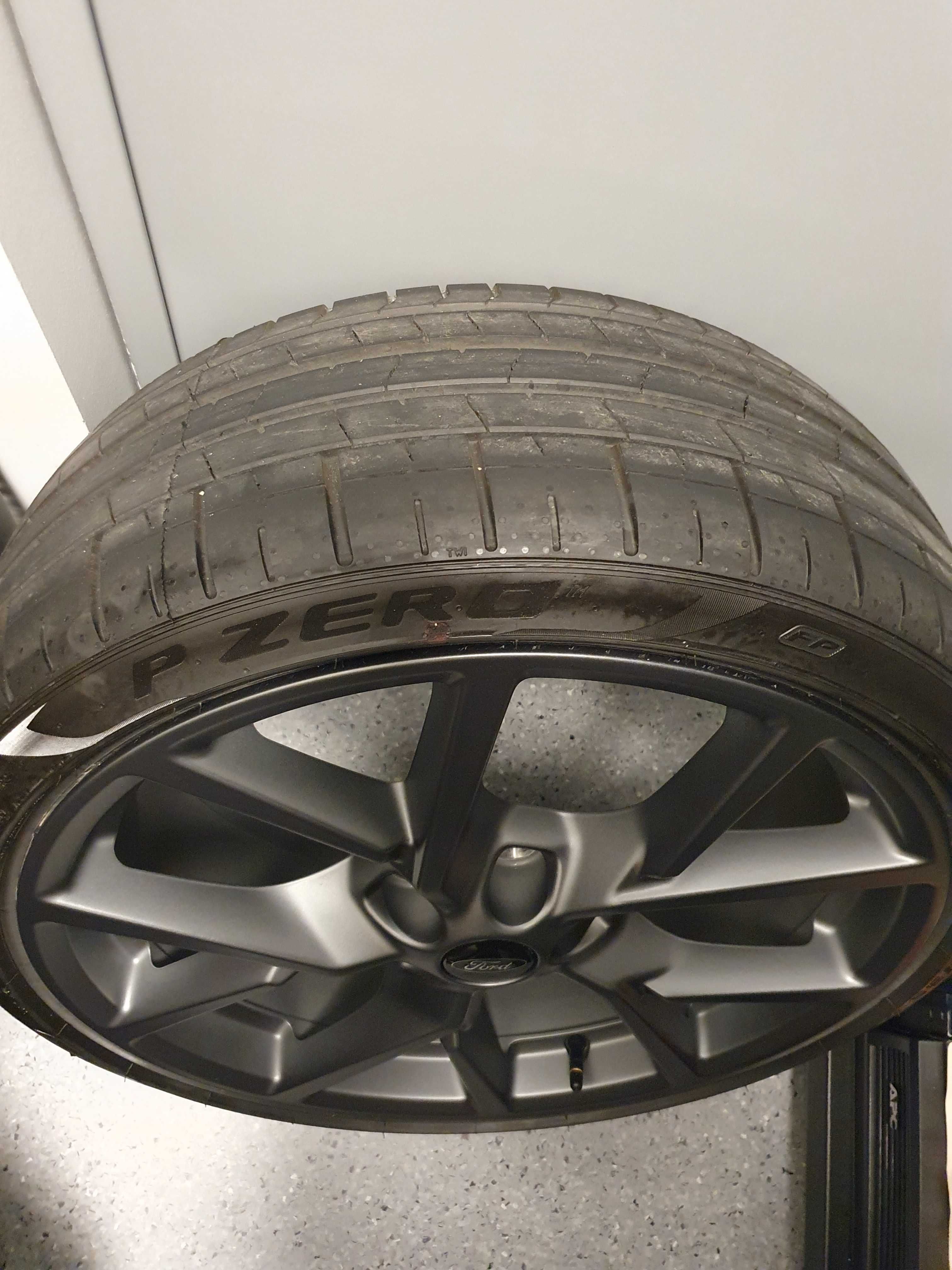 Roti/Jante Ford Focus ST 19" OE + anvelope Pirelli PZero FP 235/35 NOI