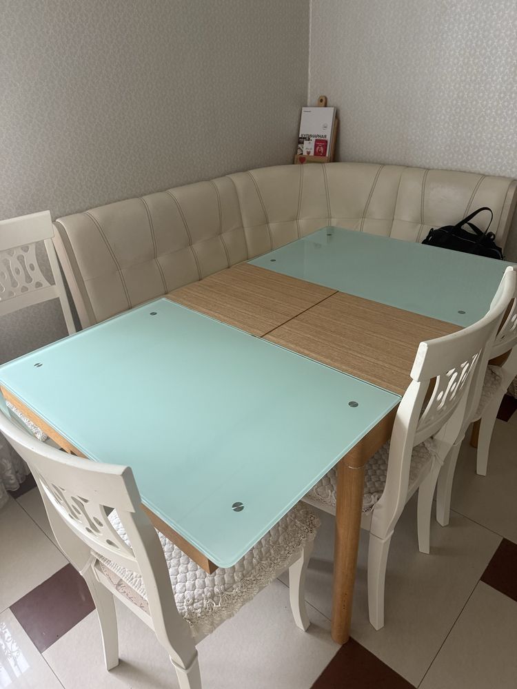 Продается стол со стульями