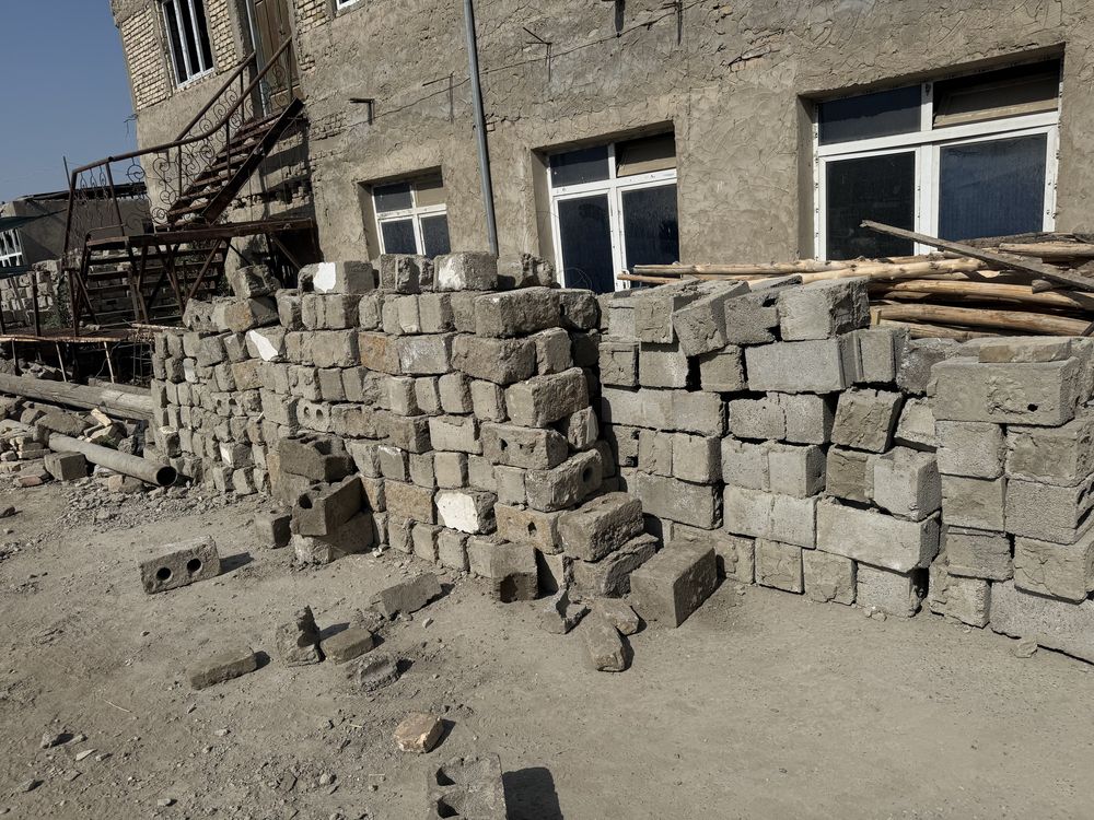 Shlaka blok sotiladi 3200 som