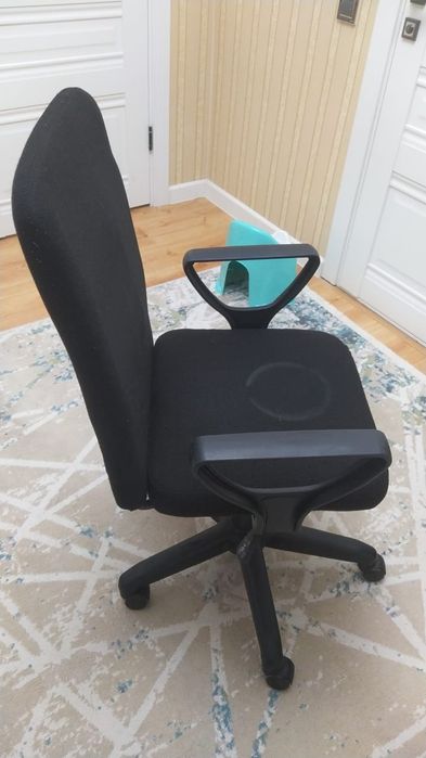 Кресло  офисное  хорошом  состаяние