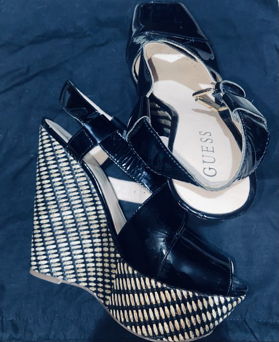 Guess сандали на платформа