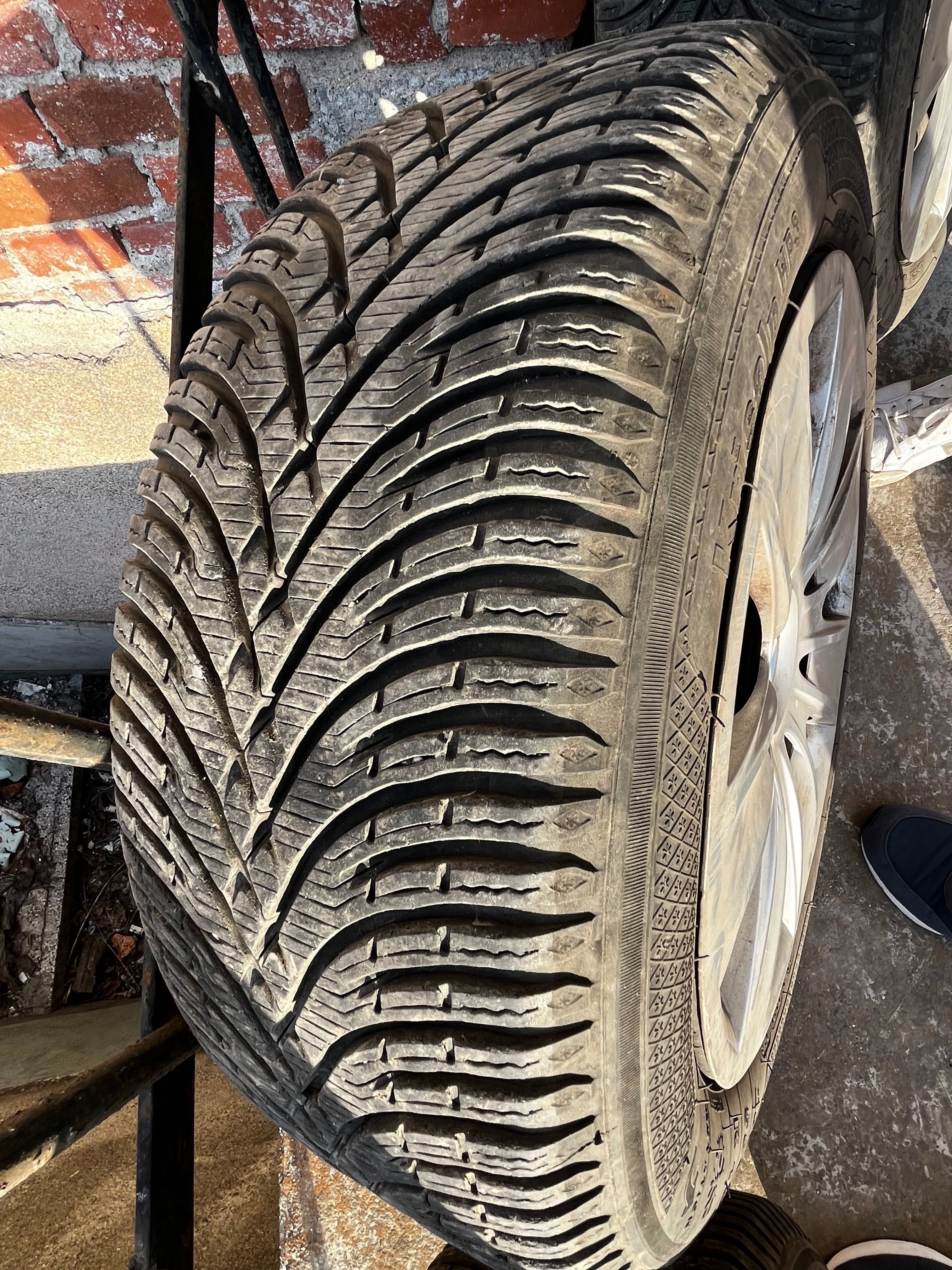 Комплект Зимни гуми Kleber 205/55/16, ориг.джанти и тасове BMW E9X,E8X