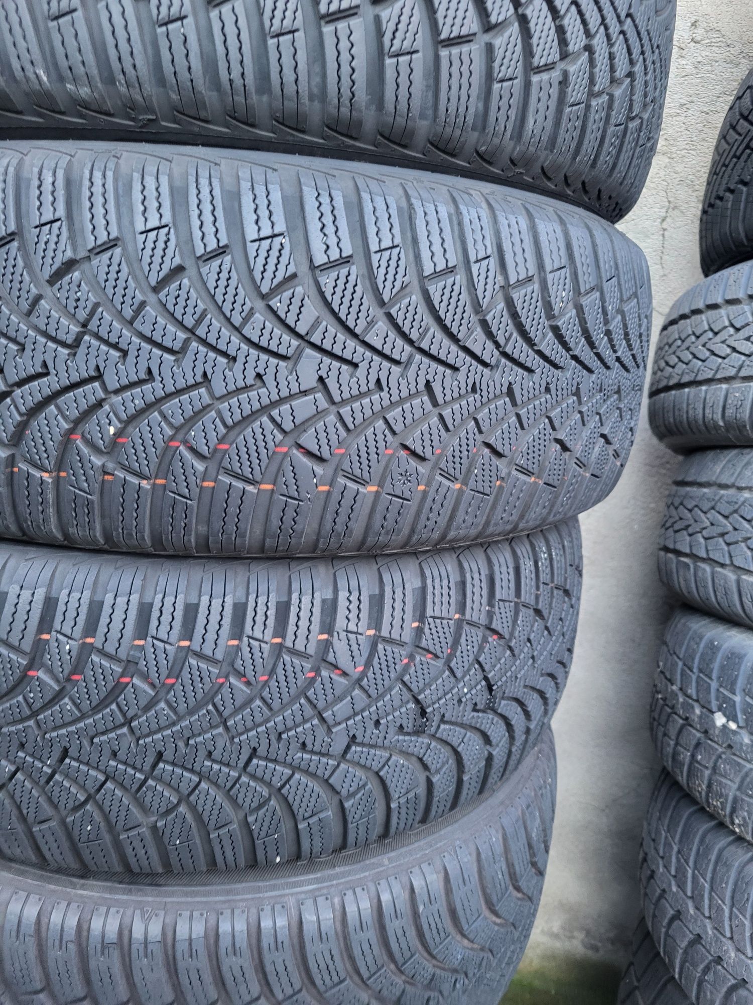 4бр. 205 55 16 Goodyear зимни.