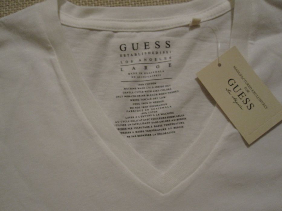 Оригинална бяла тениска Guess от USA | НАМАЛЕНИЕ 33%