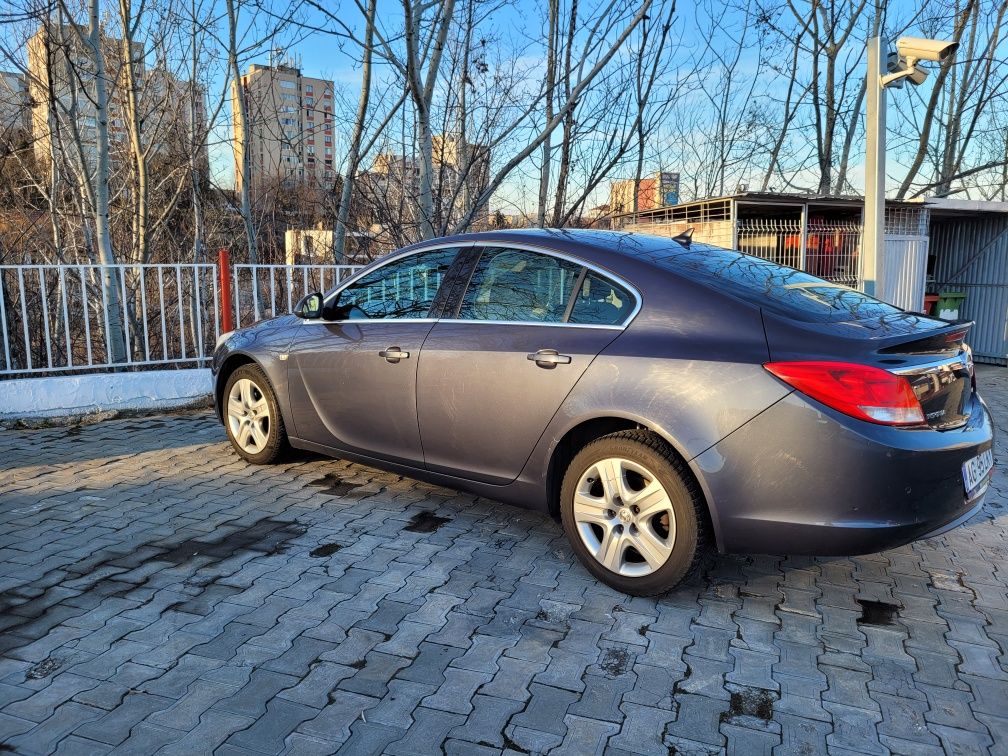 Vând Opel Insignia Euro 5 motor 2.0 DTH cutie automata