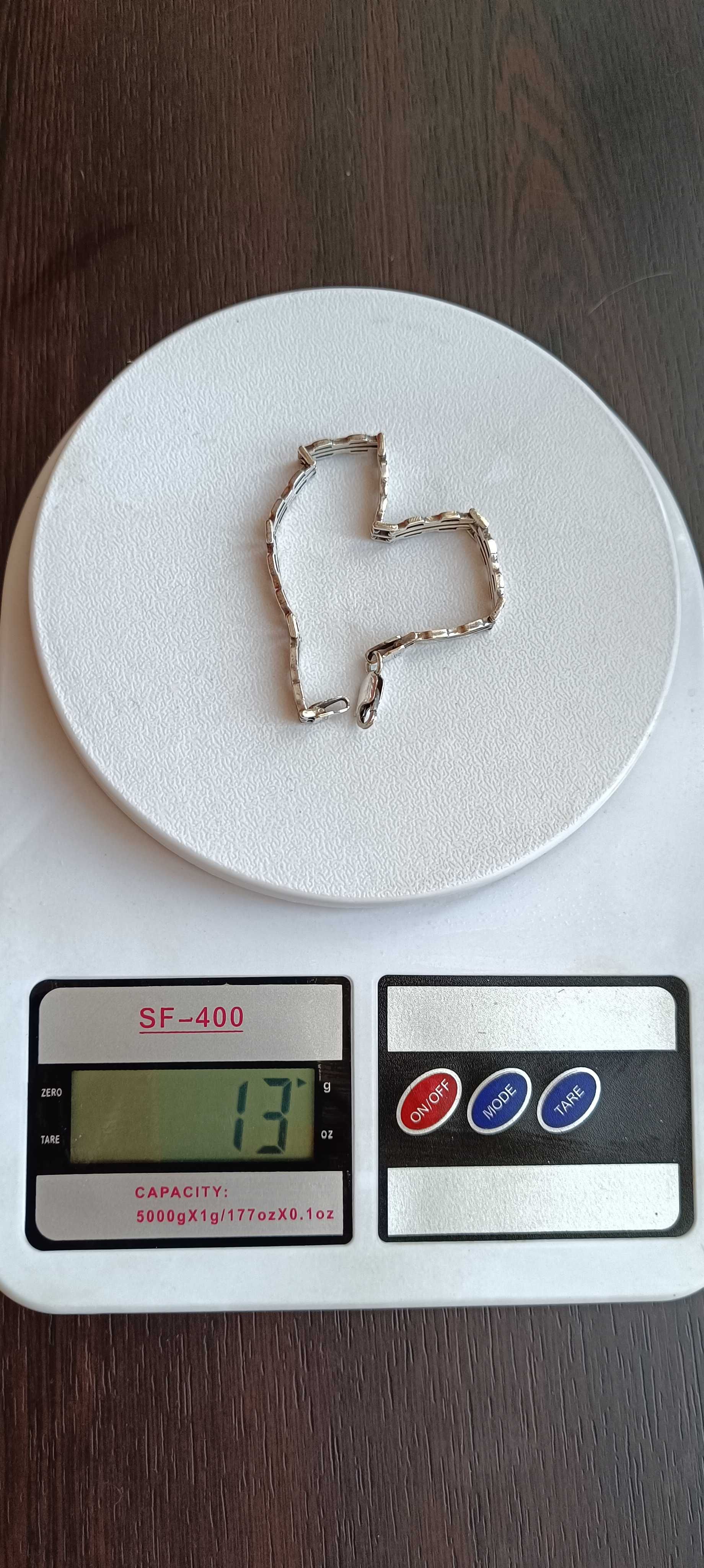 Сребърна гривна..