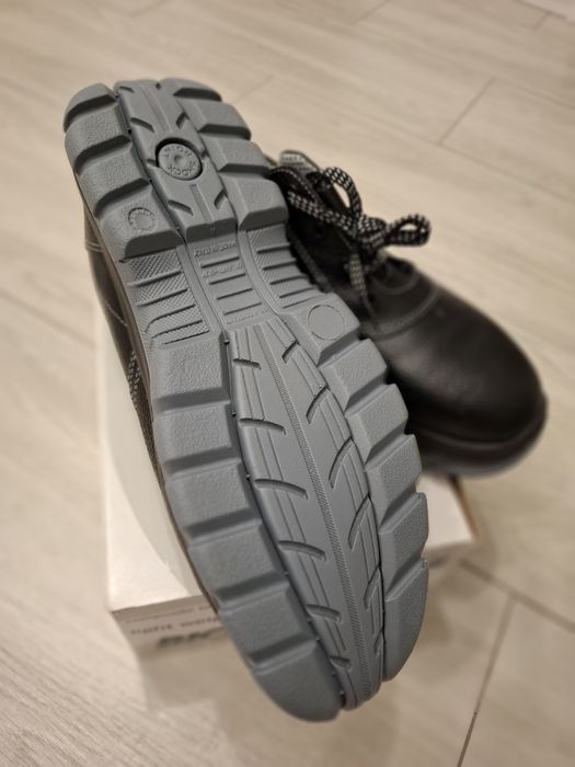 Pantofi de protectie cu bombeu mărime 45