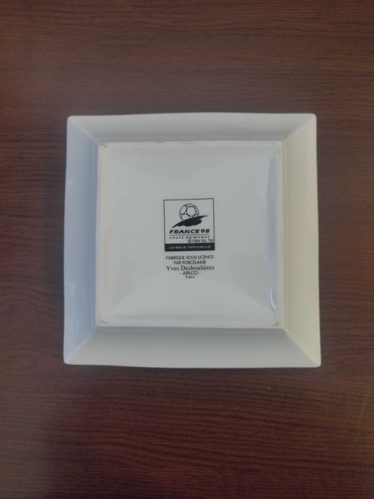 Продавам пепелник/поднос/чиния France World Cup 98-порцелан