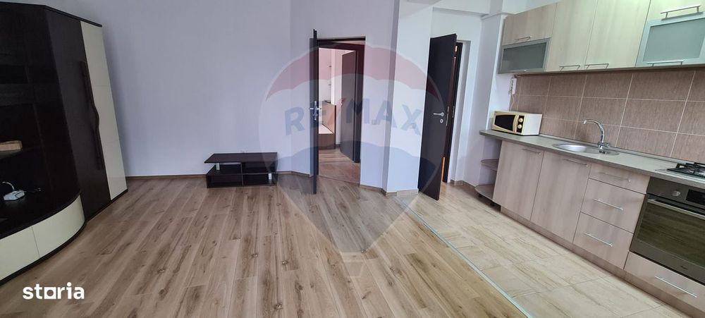 Apartament cu 3 camere de închiriat