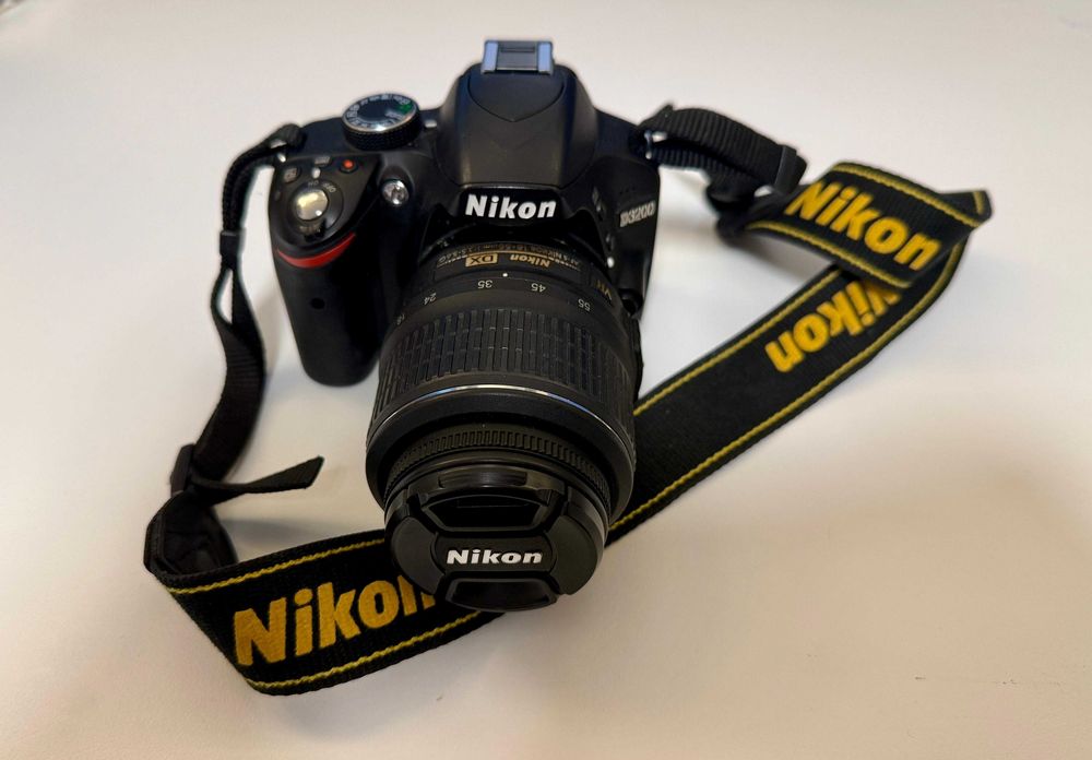 Aparat foto DSLR Nikon 3200 cu 2 obiective