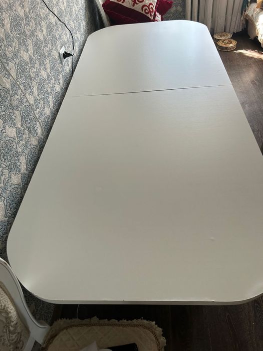 Стол для гостей