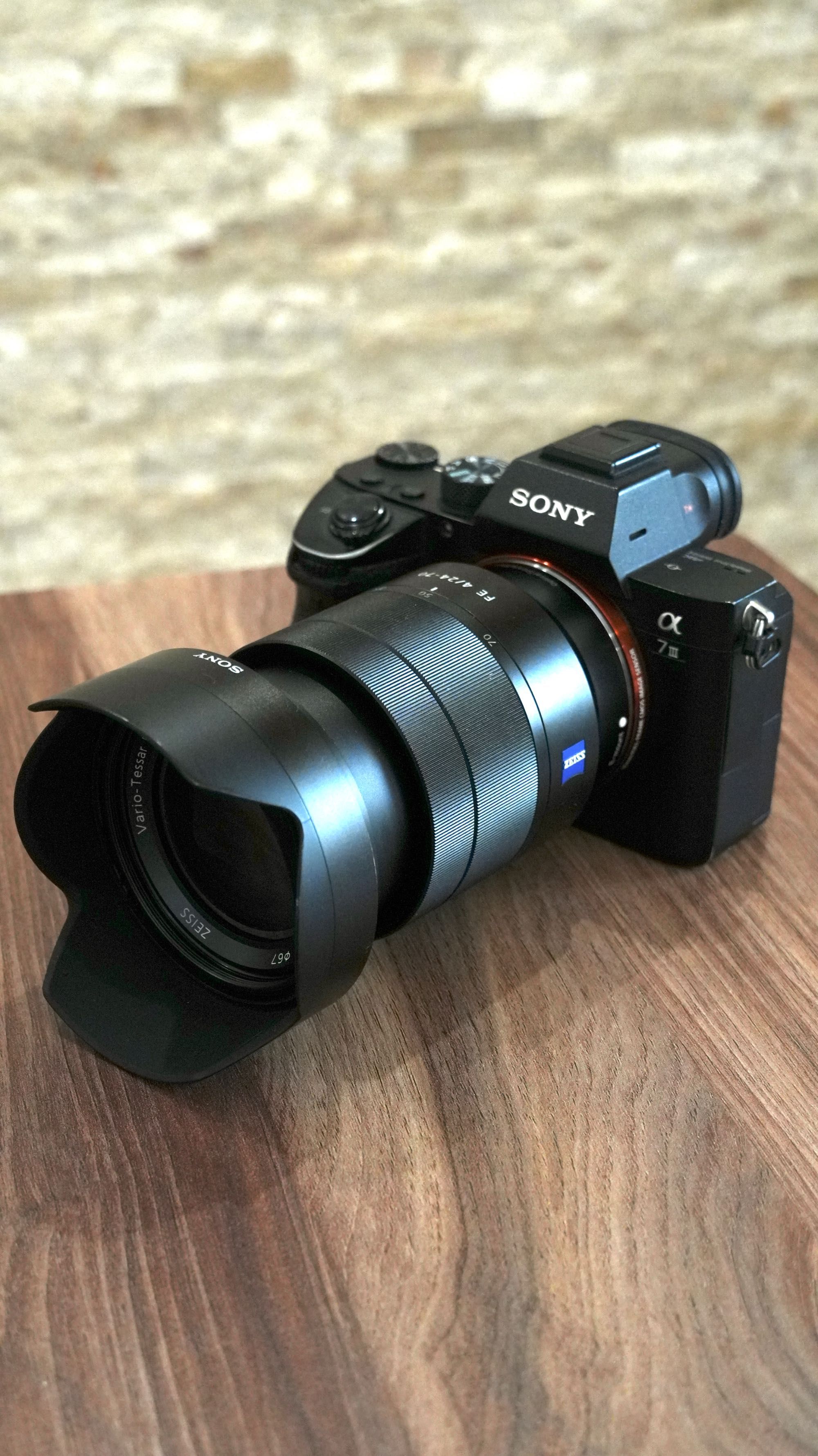 Sony A7 III + Zeiss 24-70mm f/4 OSS + SD карти |