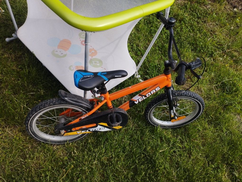 Vând bicicleta pentru copii.