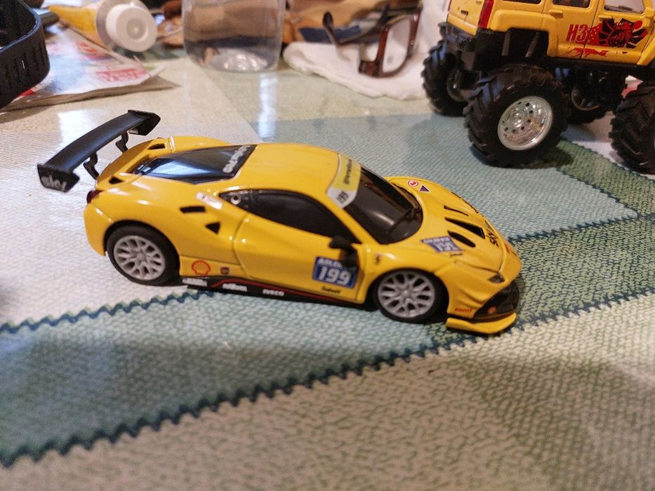 Продавам 4 броя мини колички.