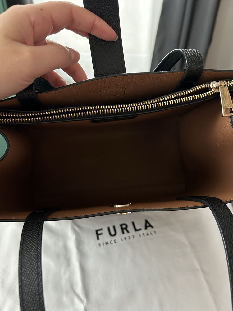 Furla-geanta neagra model Sofia