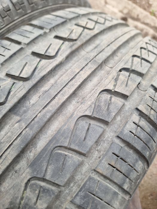 Vând 2 anvelope 215.65.16