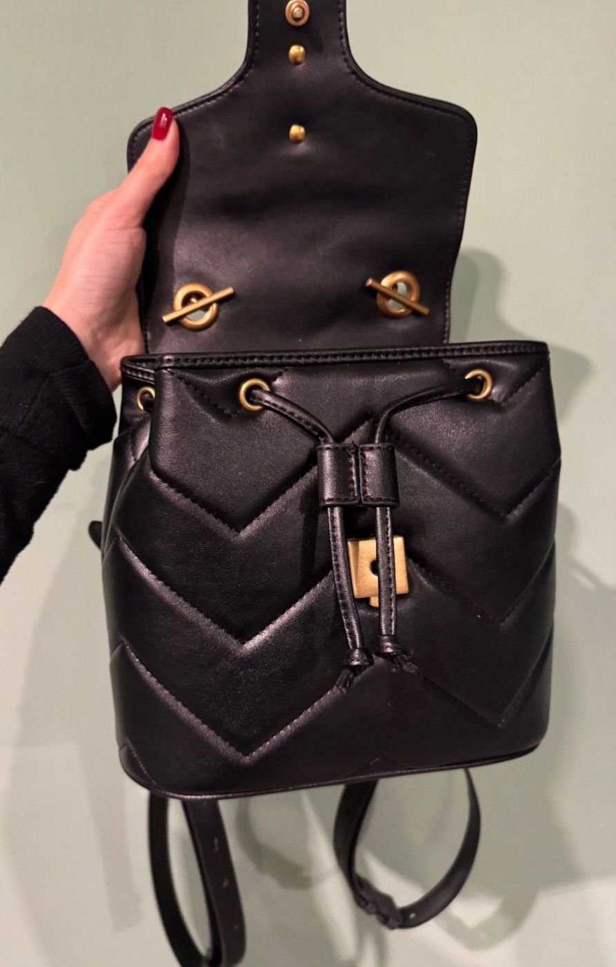 Gucci малка раница ,ест.кожа