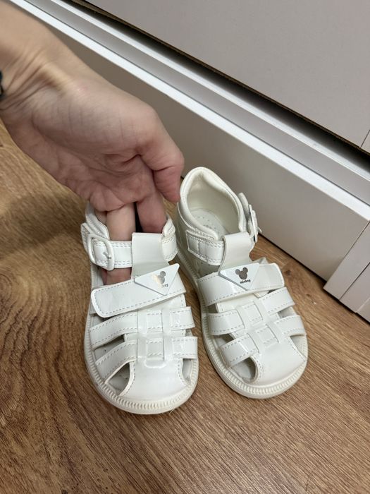 Продам детские сандали