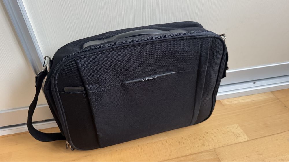 Geanta Samsonite noua  laptop avion bagaj  mână 40 30 20 cm wizz air