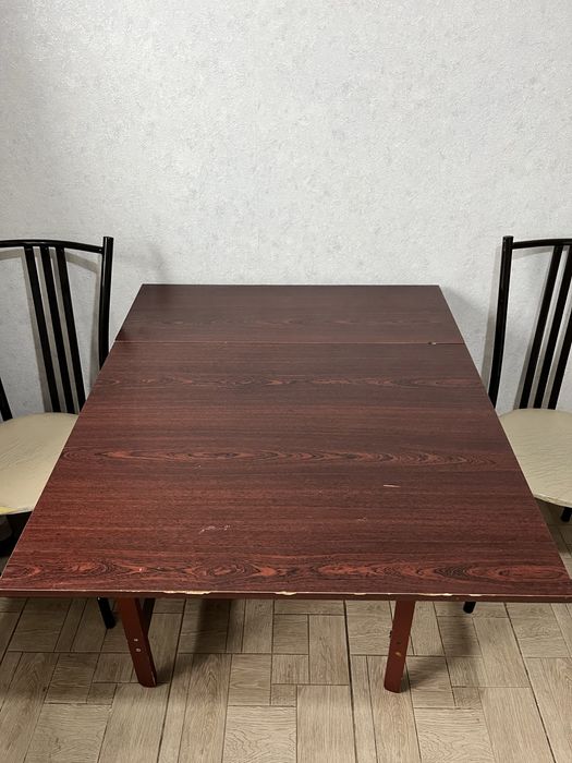 Продается стол книжка