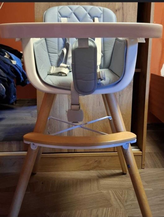 Детско дървено столче за хранене