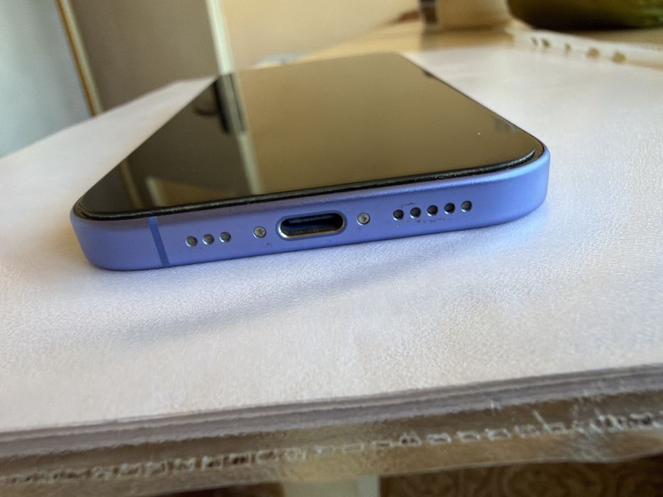 Продавам iphone 16 256gb