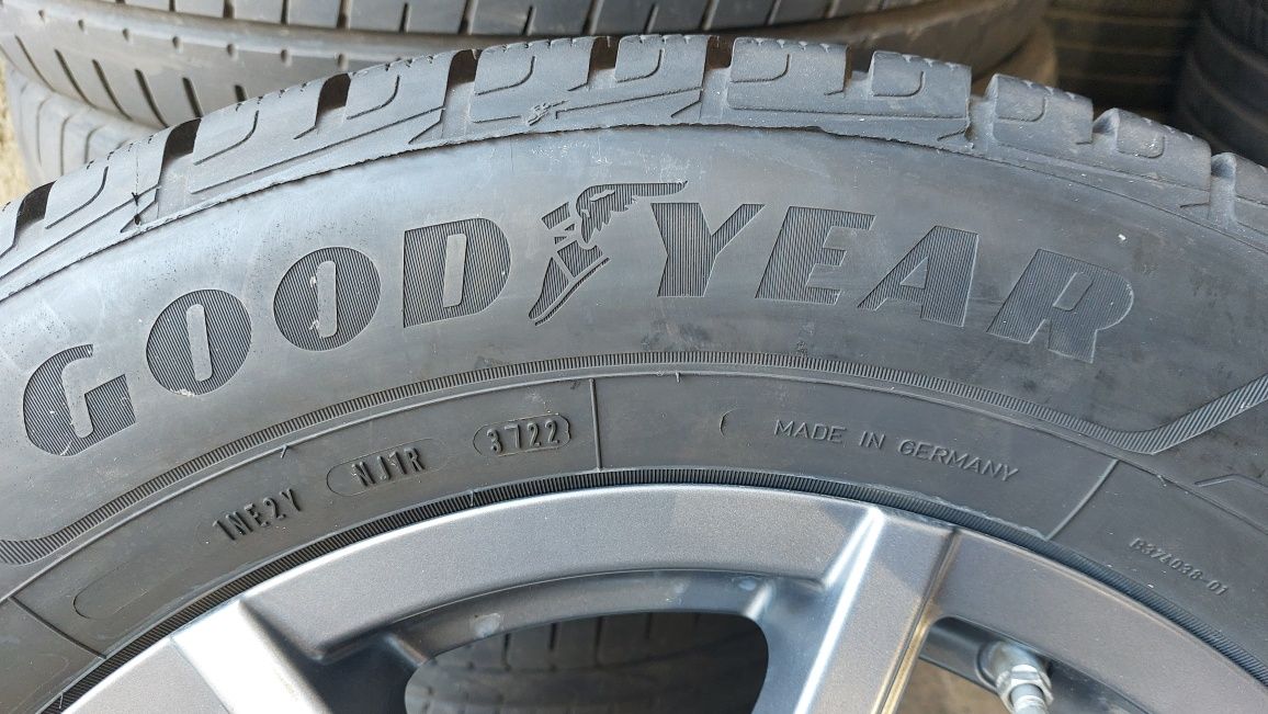 Зимни гуми 225/65/17 Goodyear Ultragrip Performance + 4 броя