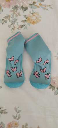 Детски чорапи тип пантофи с гумена подметка