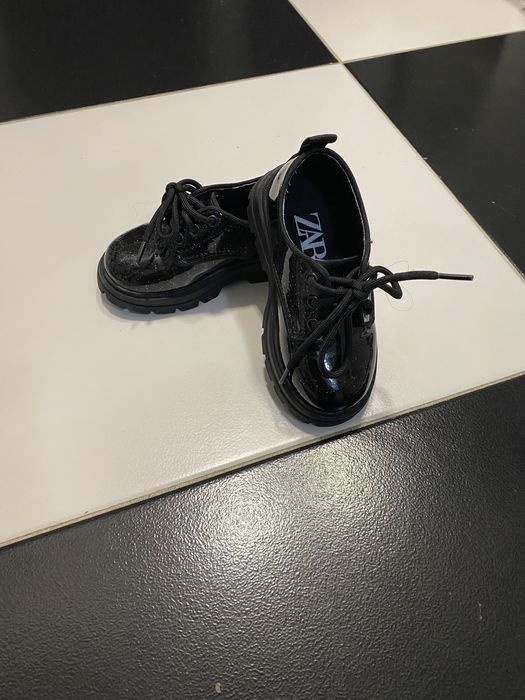 Vând pantofi fetițe Zara !