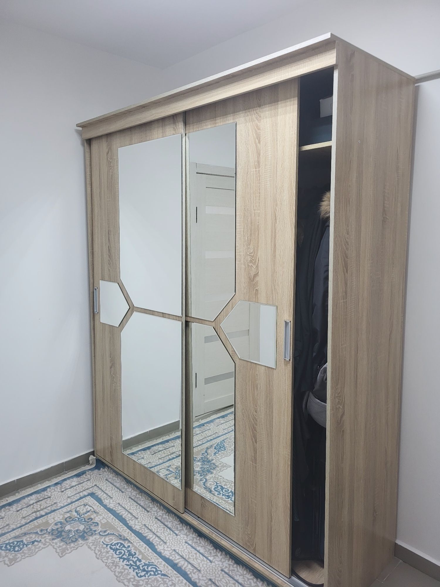 Продается шкаф купе