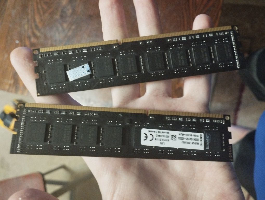 Продается оперативная память Kingston ddr3 на 8 гб 2 штуки