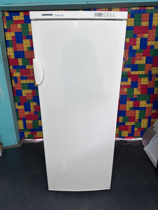 Вертикален фризер Liebherr/Немски