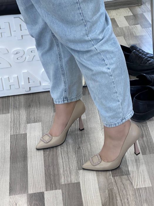 Бежевые каблуки