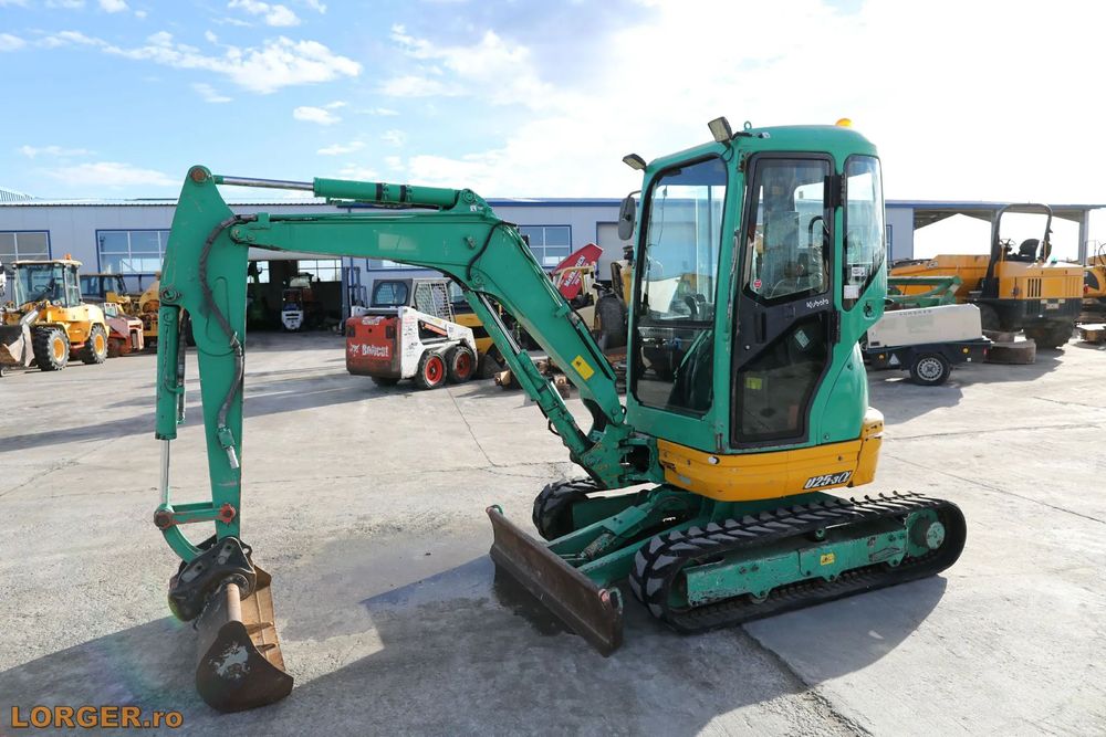 Kubota U25-3EU Miniexcavator Kubota U25-3EU din anul 2012, 2.5 tone, lama,