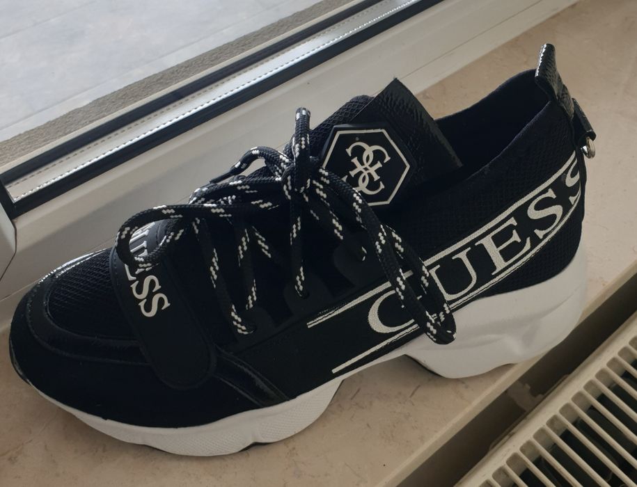 Adidasi Guess marimea 37 . Calitate super si foarte usori si comozi