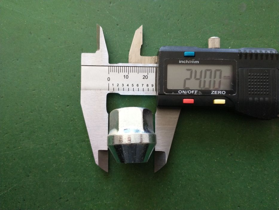 Piulițe Nissan pt jante de tabla sau aliaj