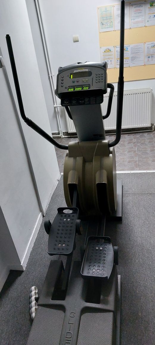 Bicicleta eliptica TechnoGym